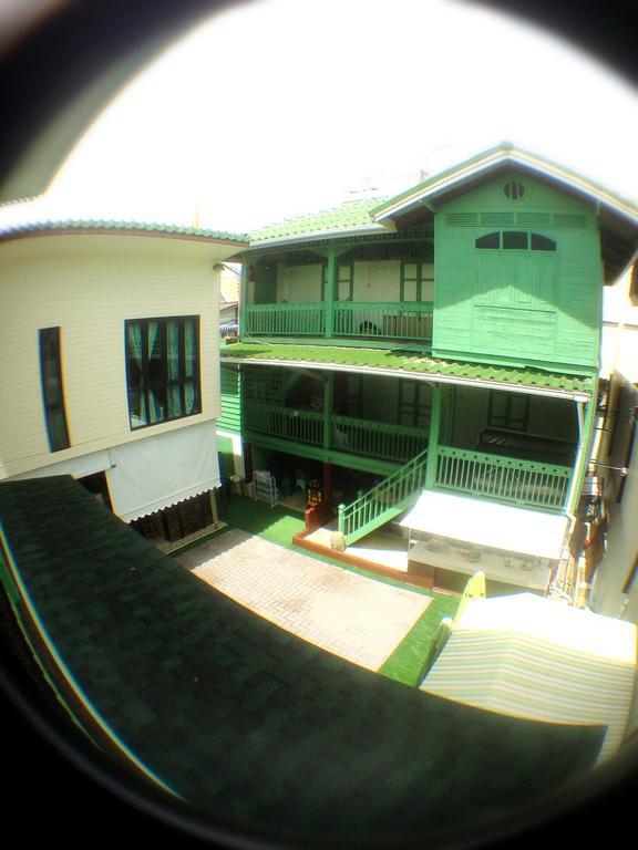Green Teak House Bangkok Extérieur photo